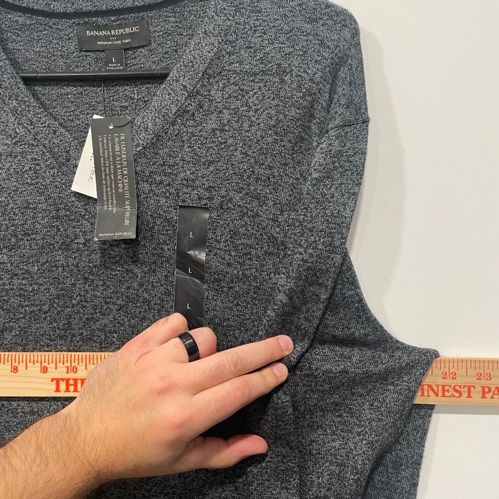 Banana Republic Mens Dark Gray V Neck Sweater Premium Luxe Size L Silk cashmere - Picture 5 of 8